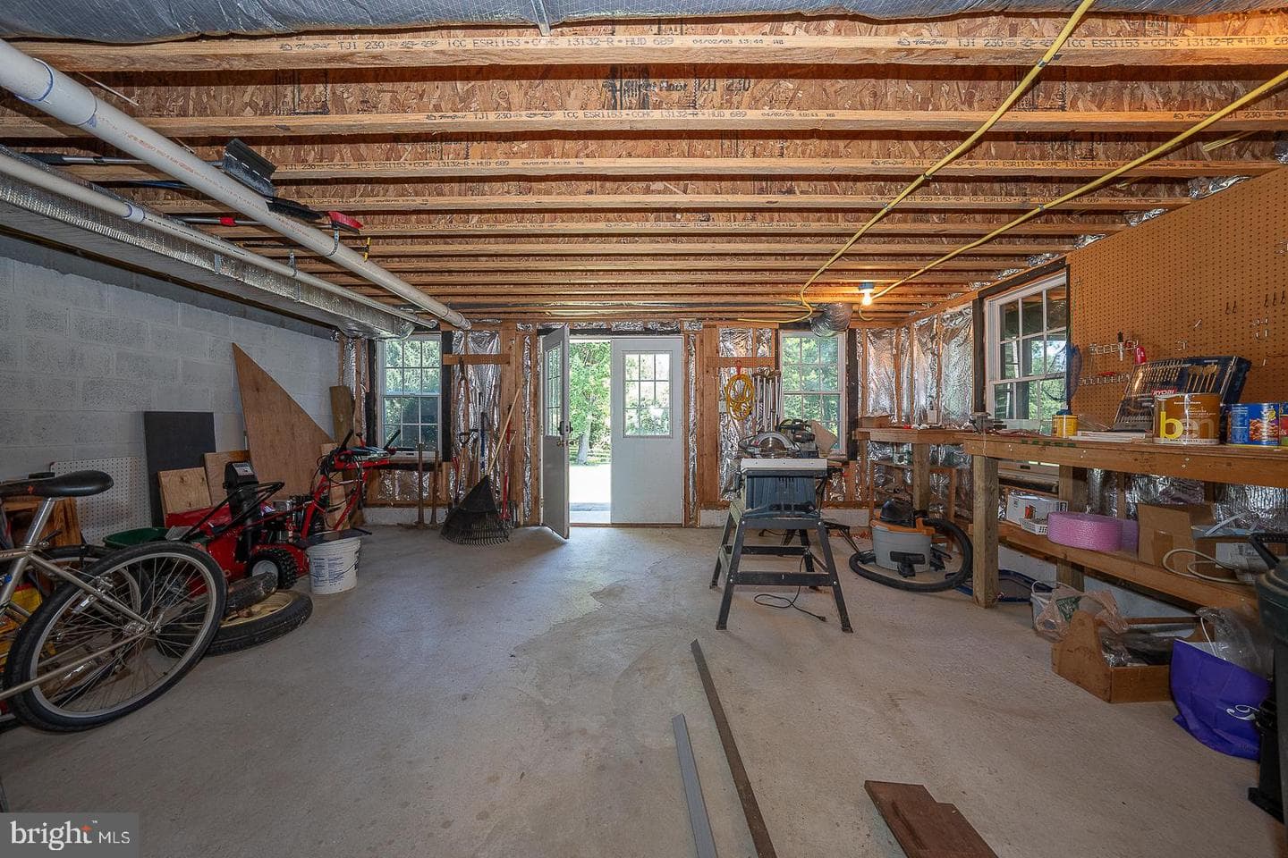 614 Thorncroft Drive photo 44