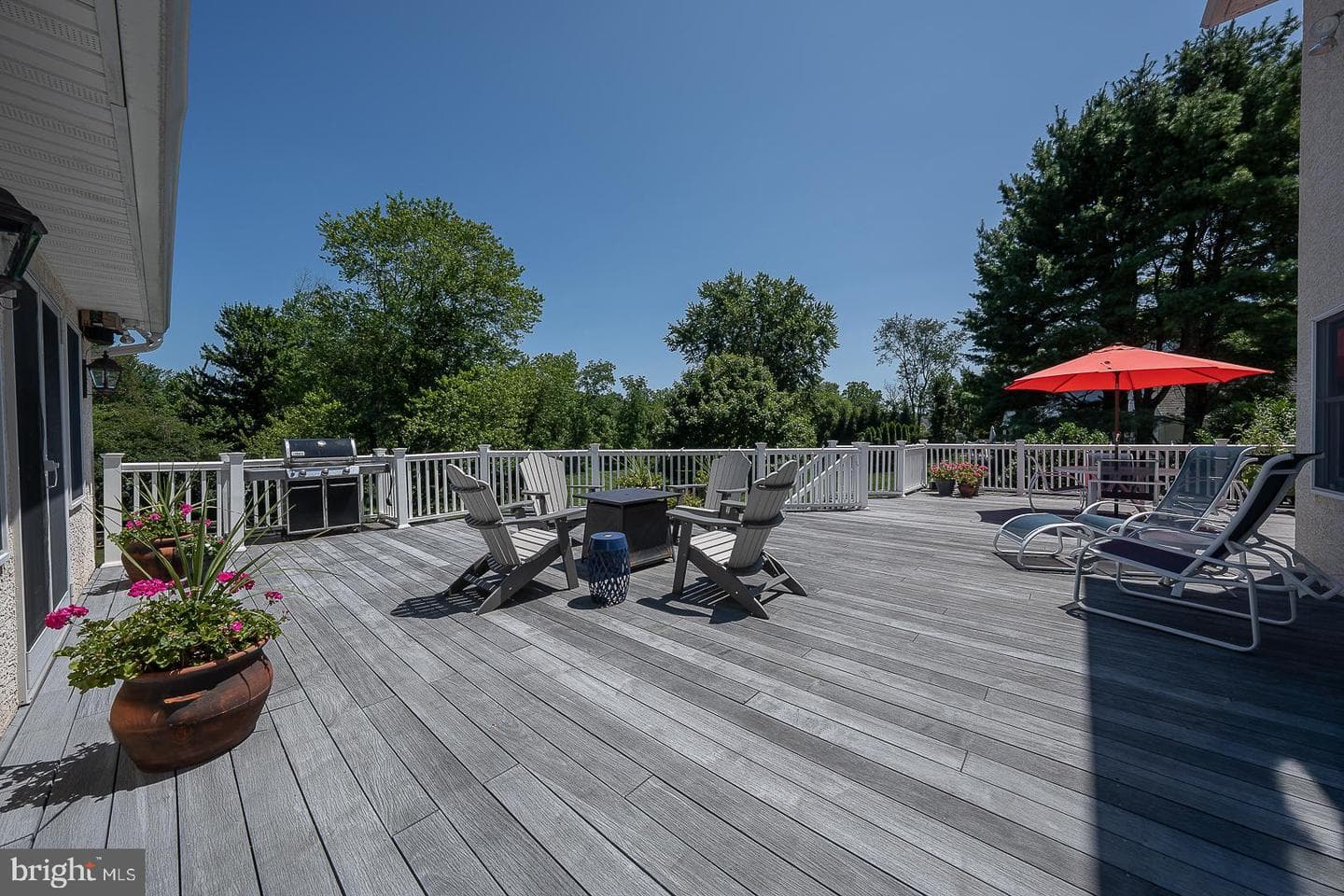 614 Thorncroft Drive photo 45