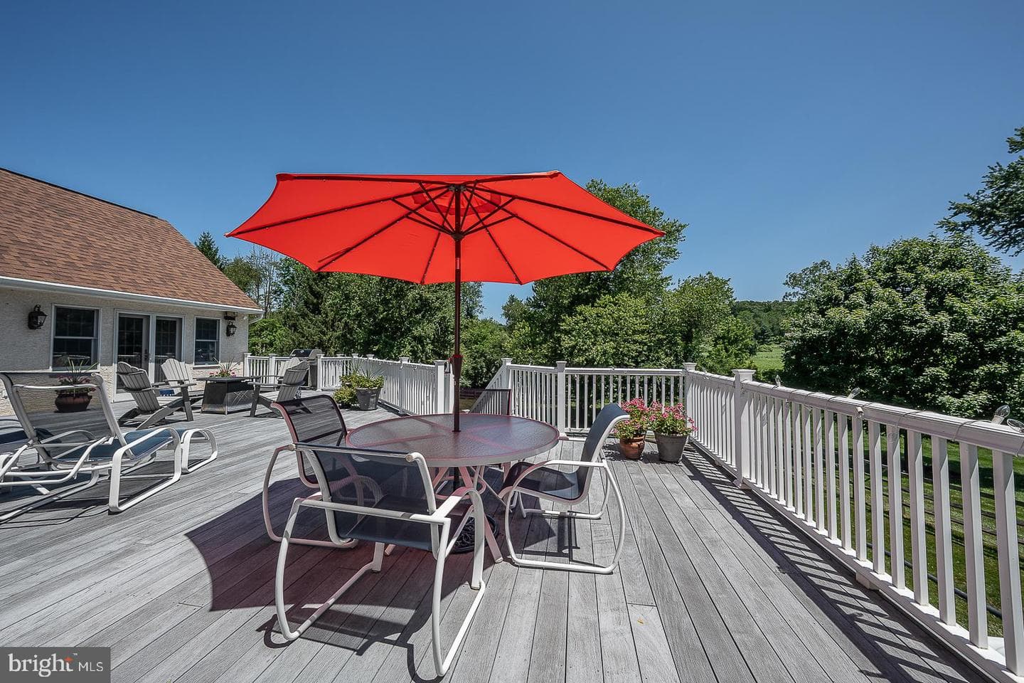 614 Thorncroft Drive photo 46
