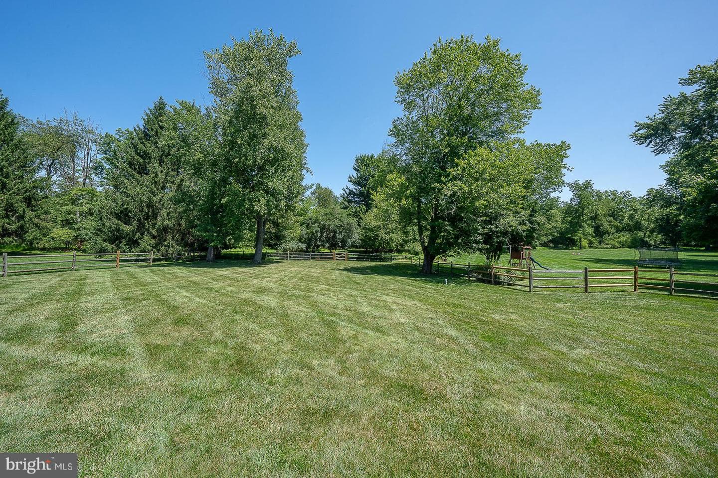 614 Thorncroft Drive photo 51