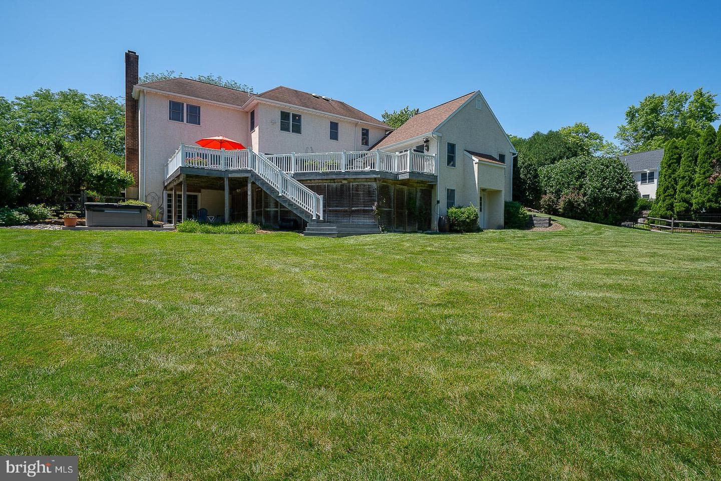 614 Thorncroft Drive photo 52