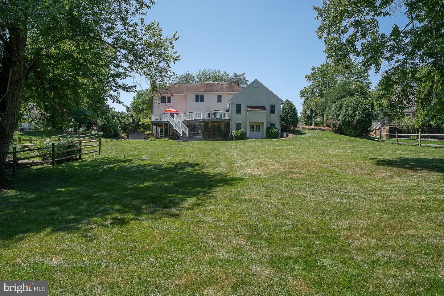 614 Thorncroft Drive photo 53