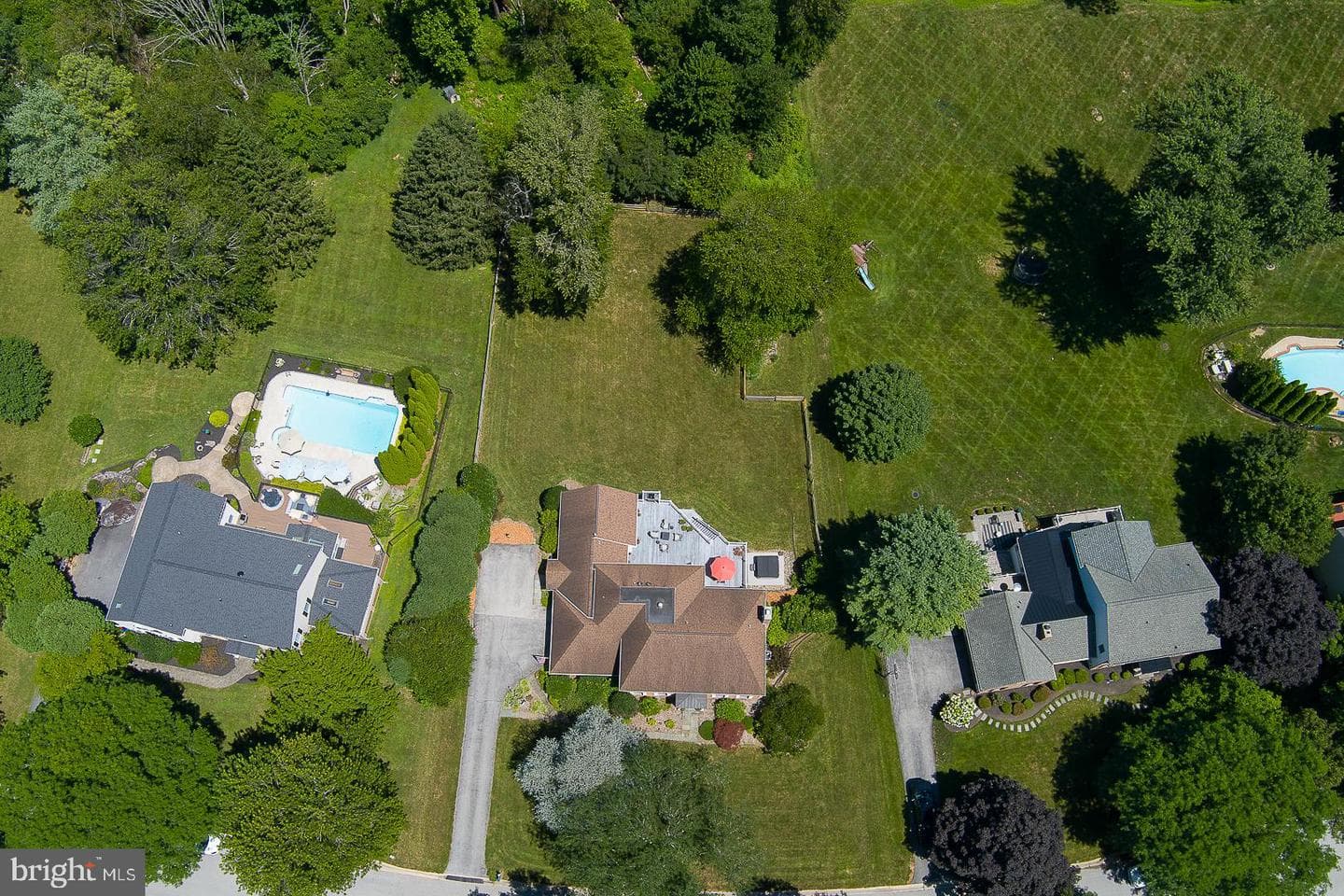 614 Thorncroft Drive photo 54