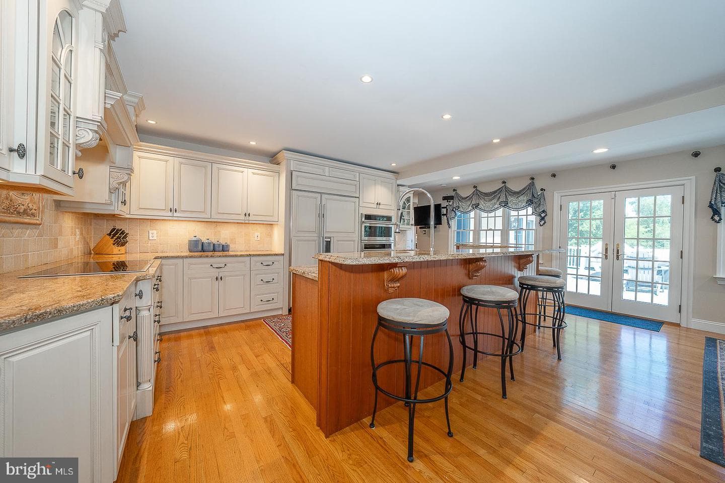 614 Thorncroft Drive photo 9