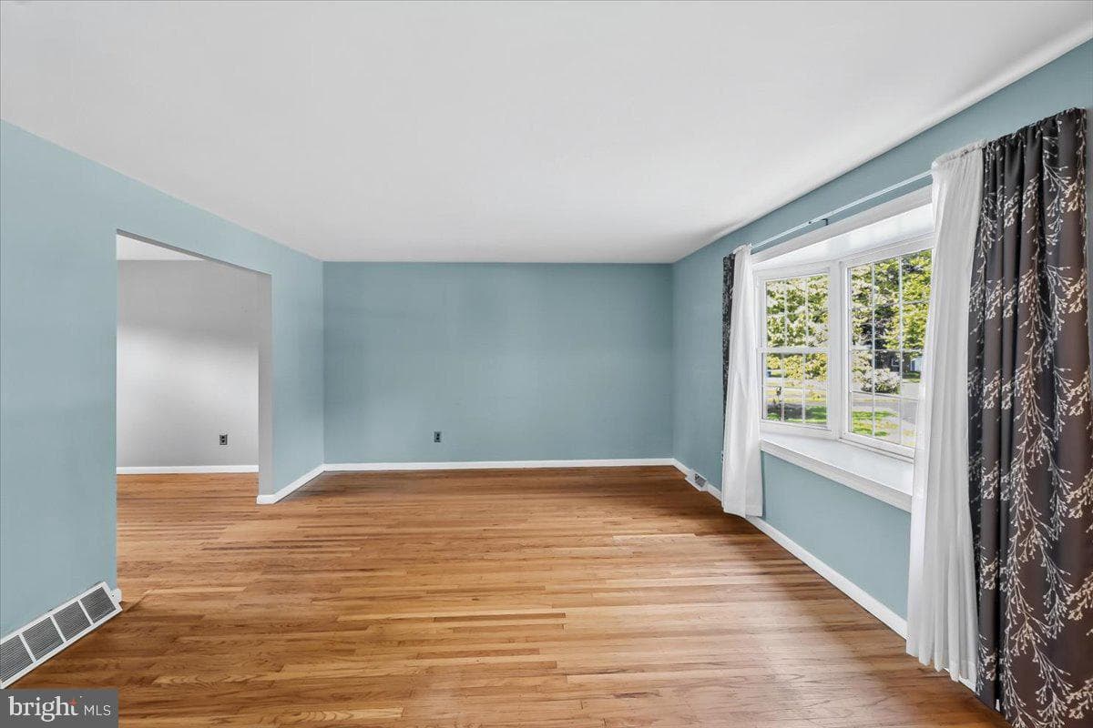 1532 Anne Drive photo 5