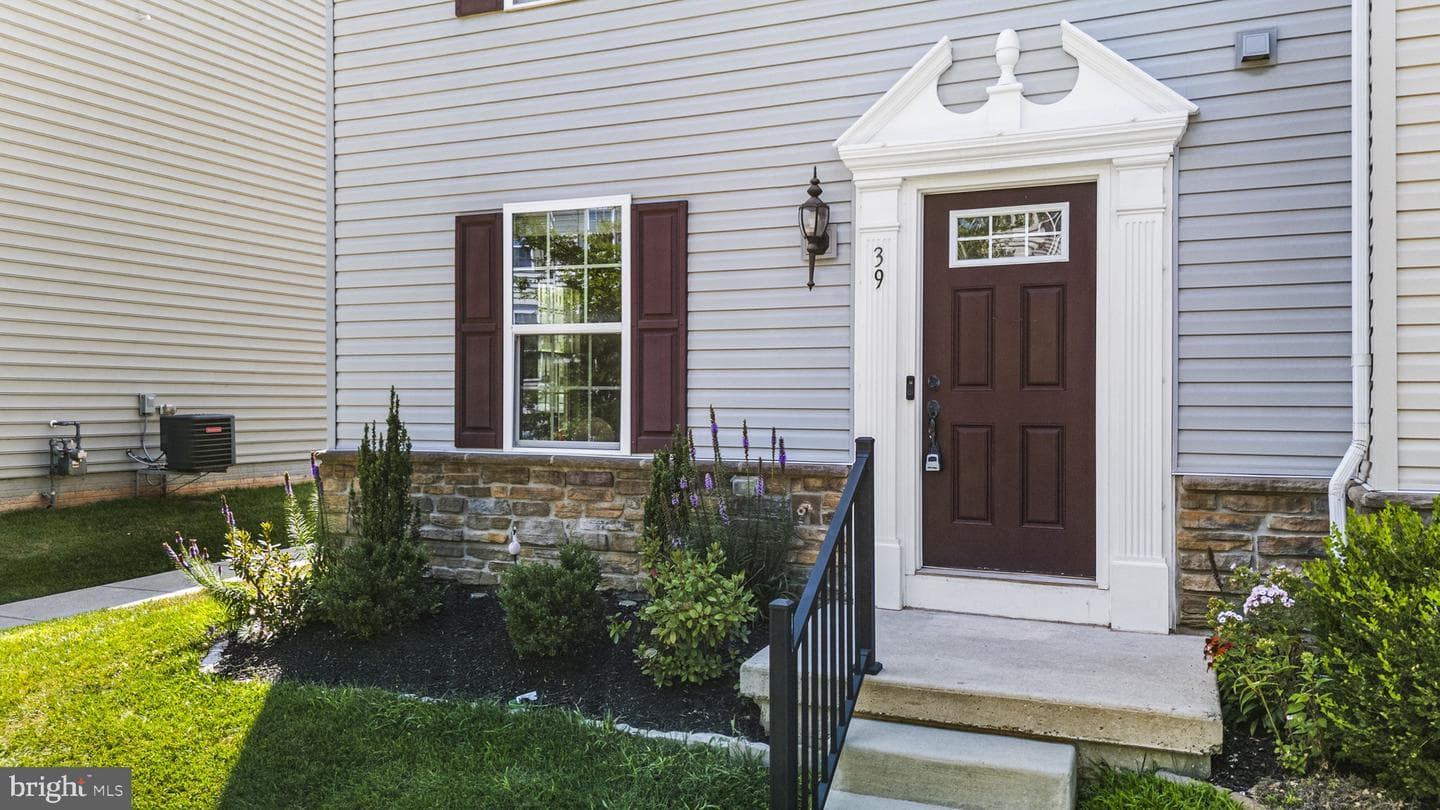 39 Mulberry Green photo 2
