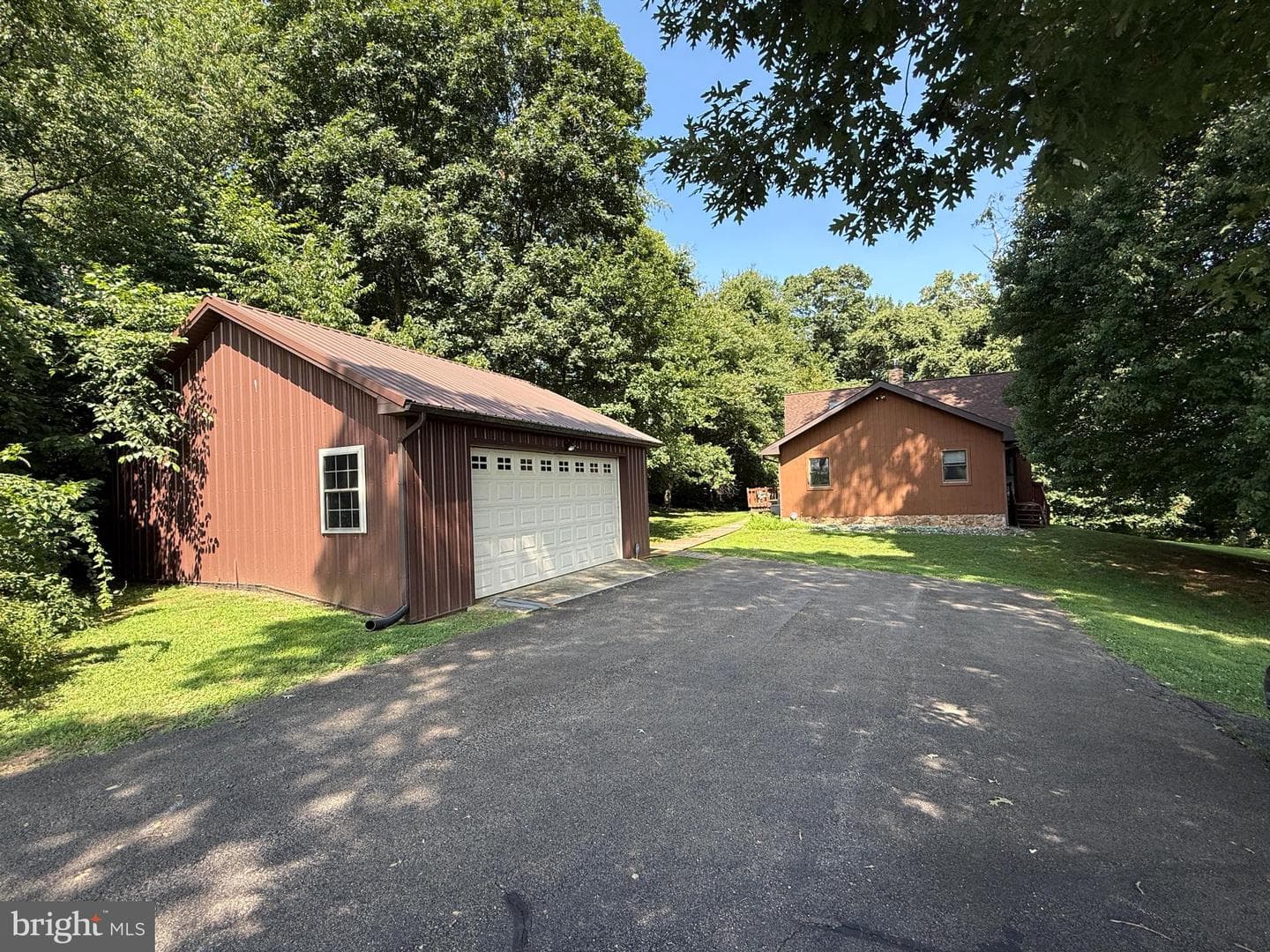 946 Street Road photo 2