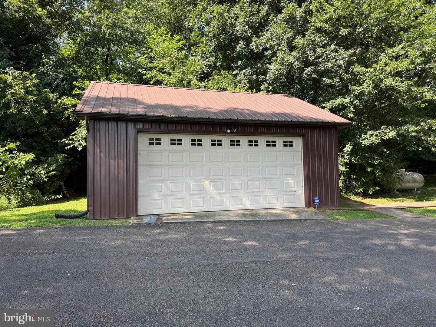 946 Street Road photo 4