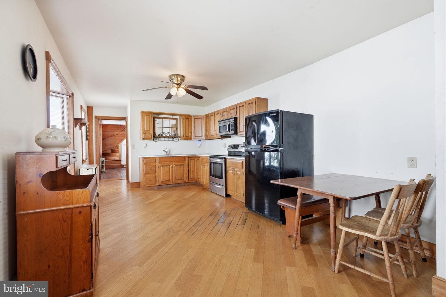 251 E Market St photo 12