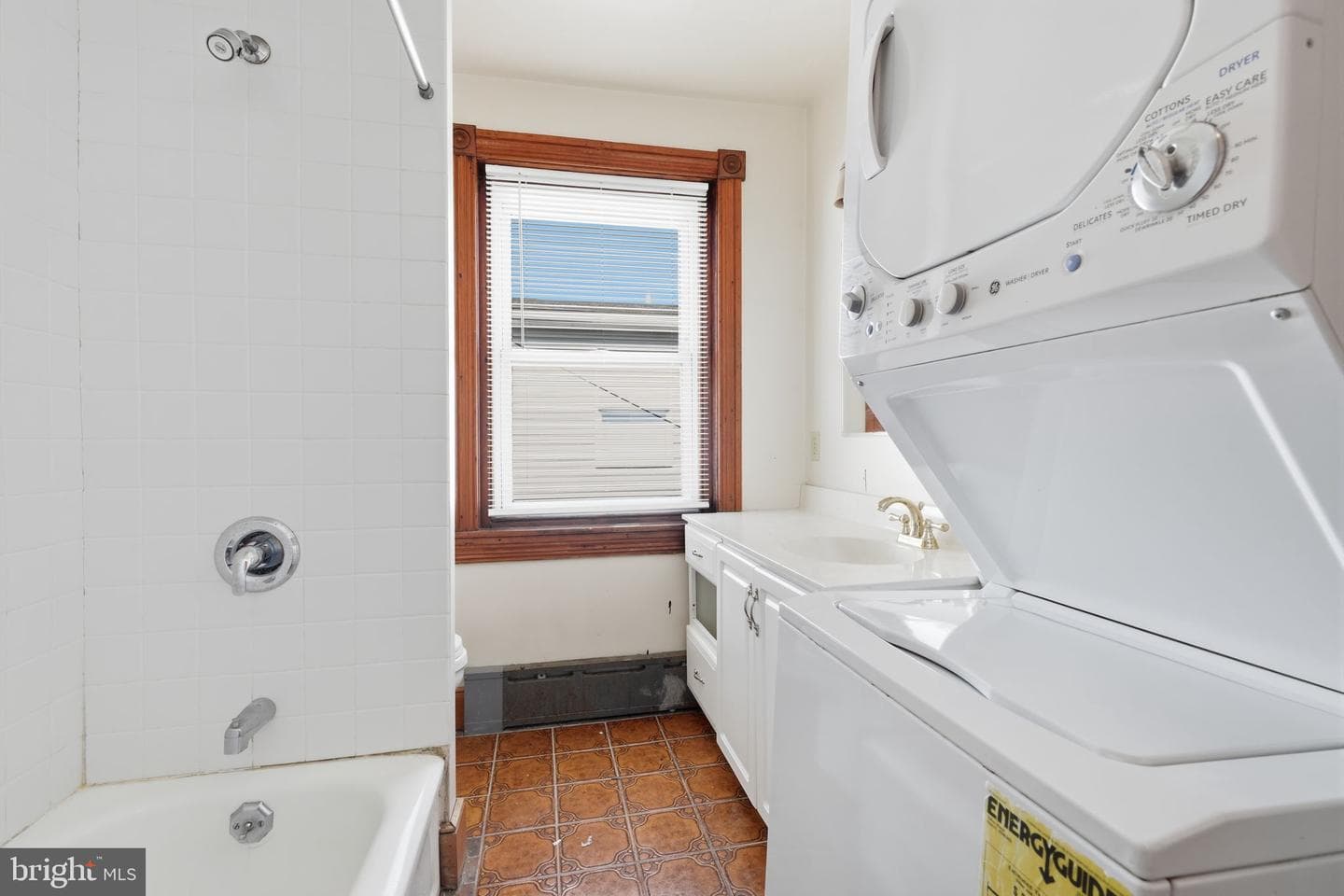 251 E Market St photo 18