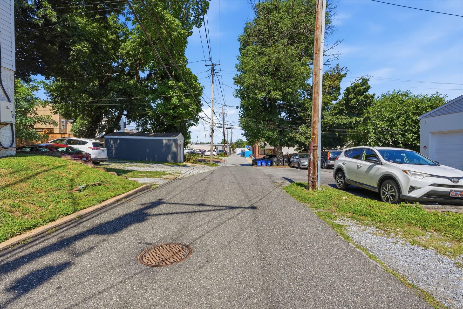 251 E Market St photo 29