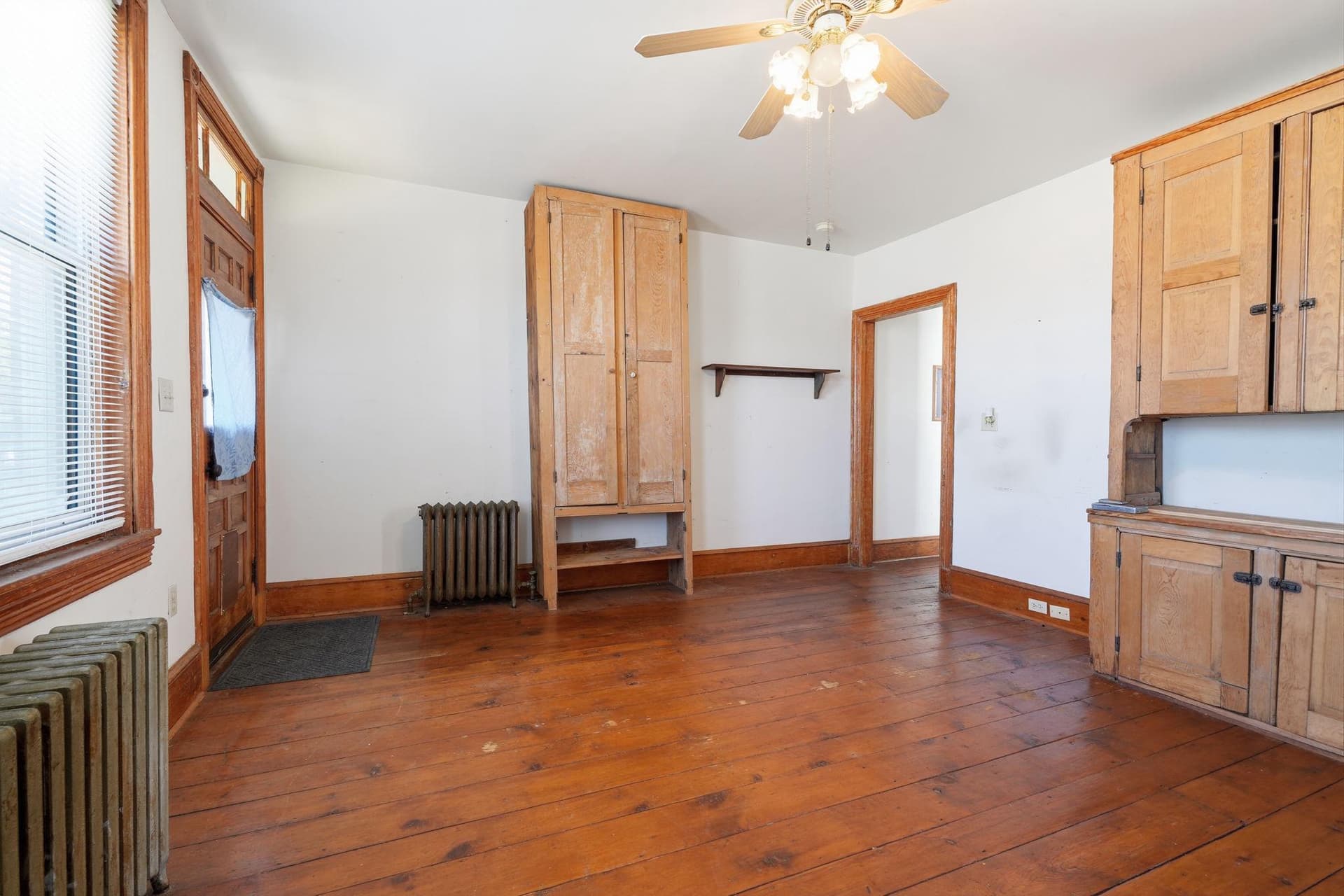 251 E Market St photo 3