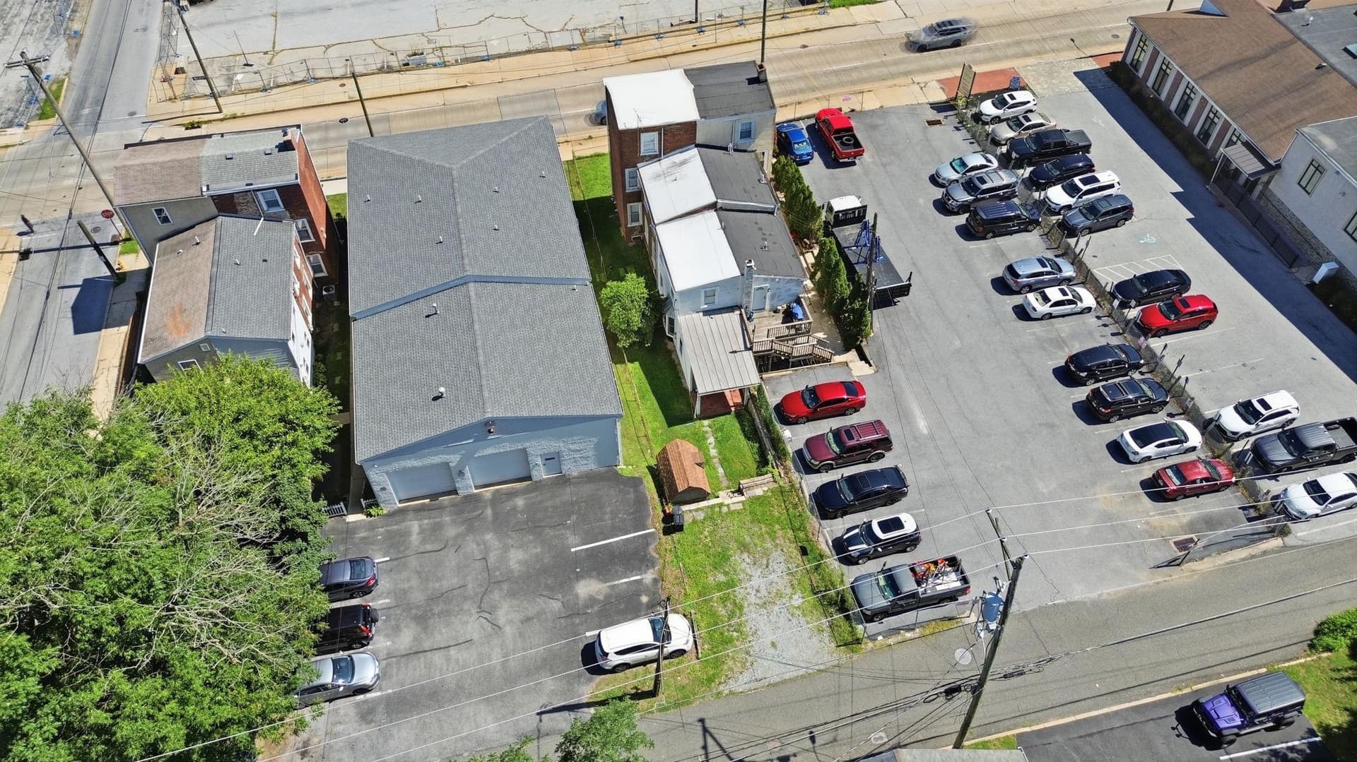 251 E Market St photo 35