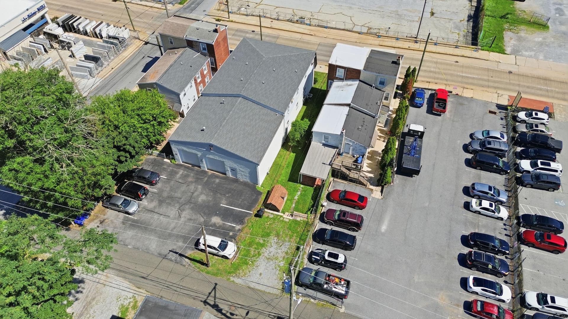 251 E Market St photo 36