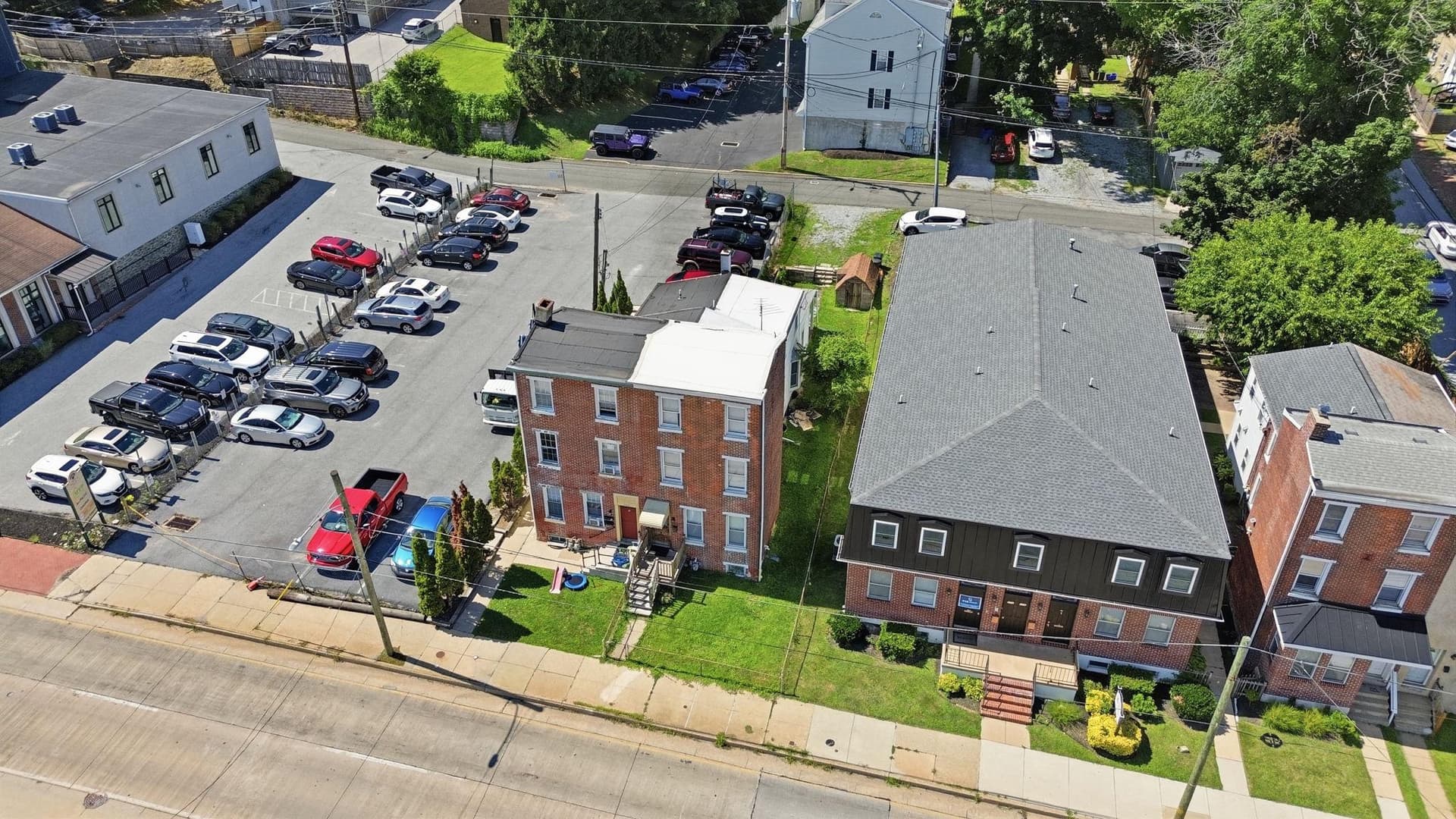 251 E Market St photo 39