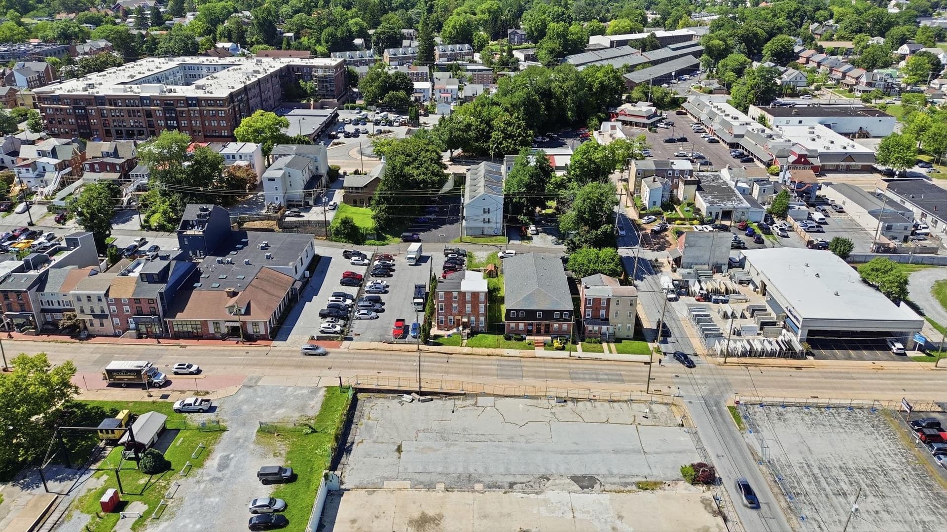 251 E Market St photo 40