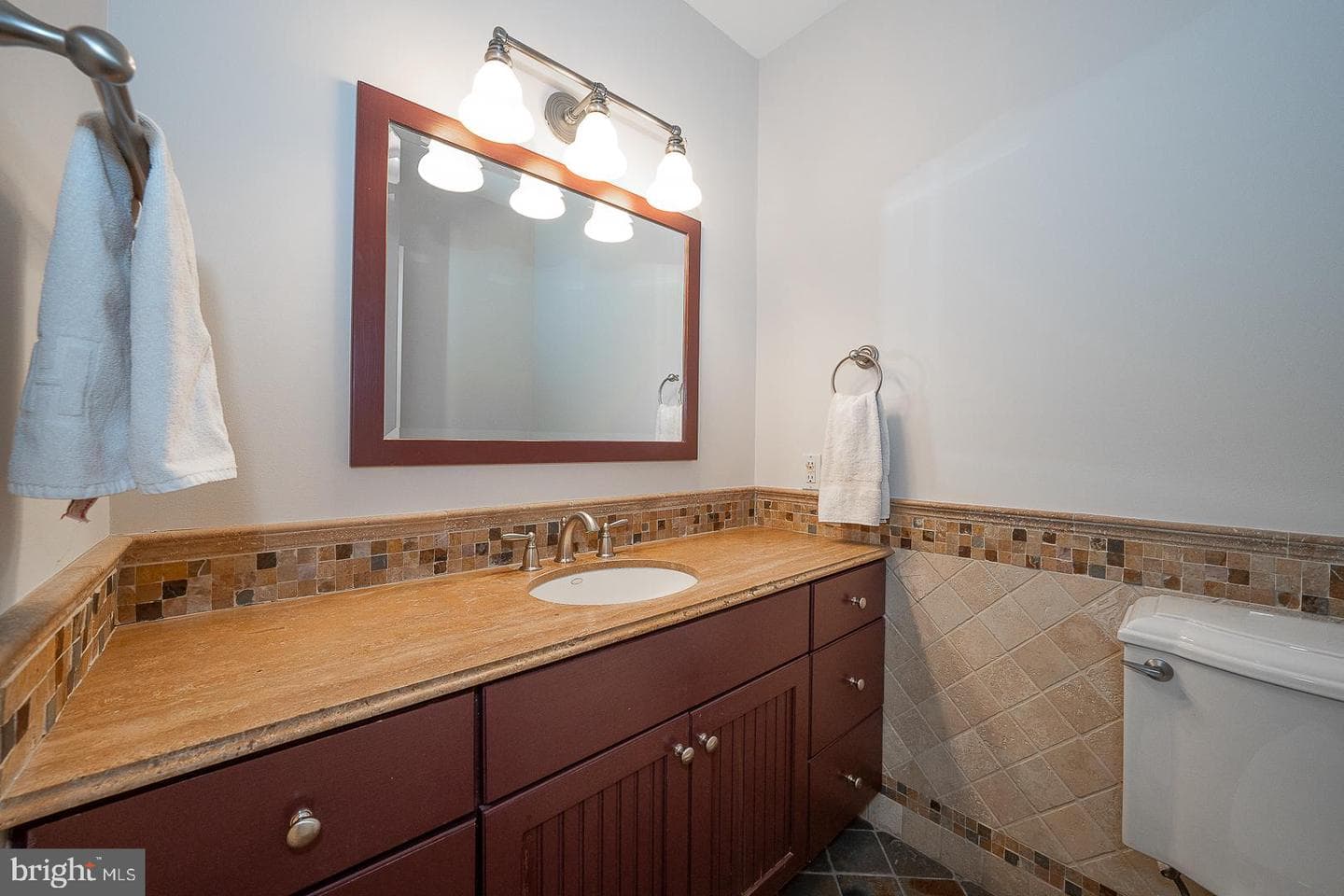 2048 Buttonwood Road photo 34