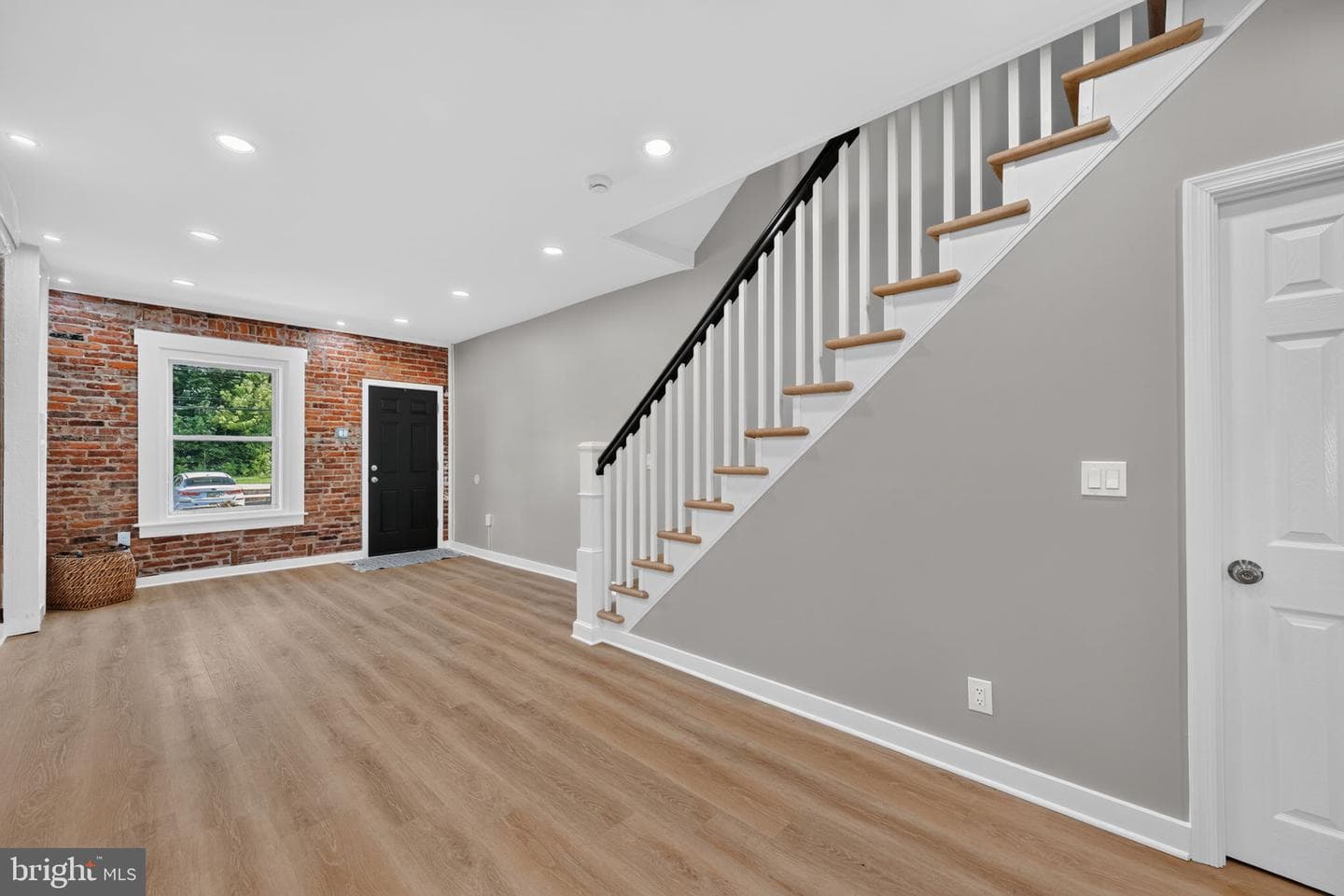 123 Jefferson Avenue photo 9