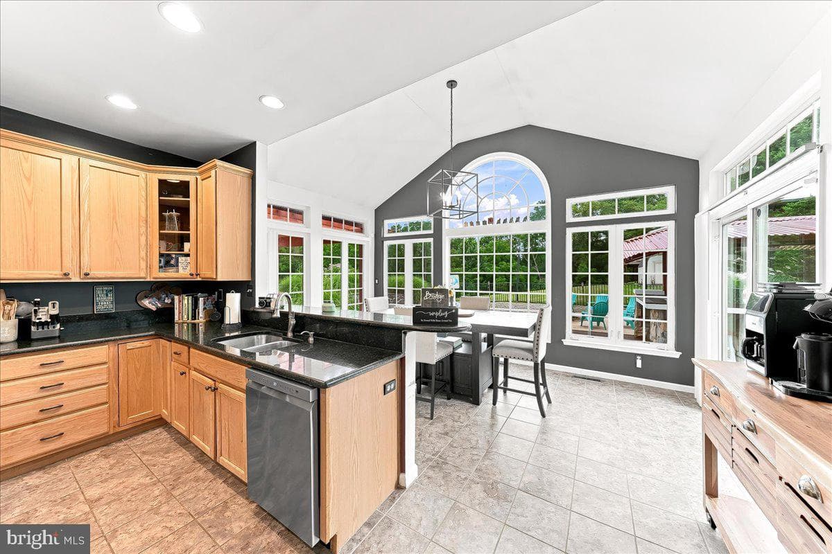 40 Caversham Drive photo 14