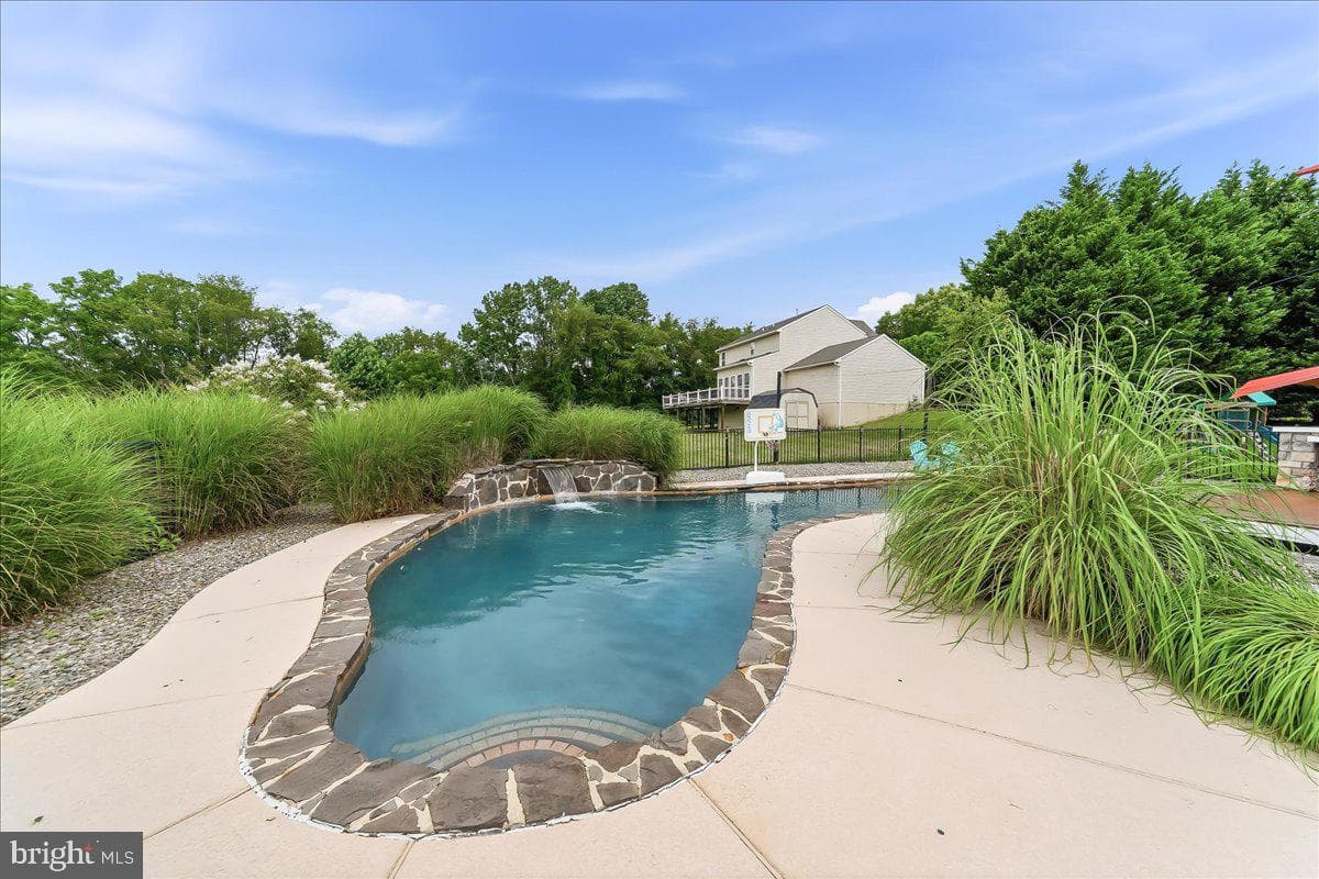 40 Caversham Drive photo 40