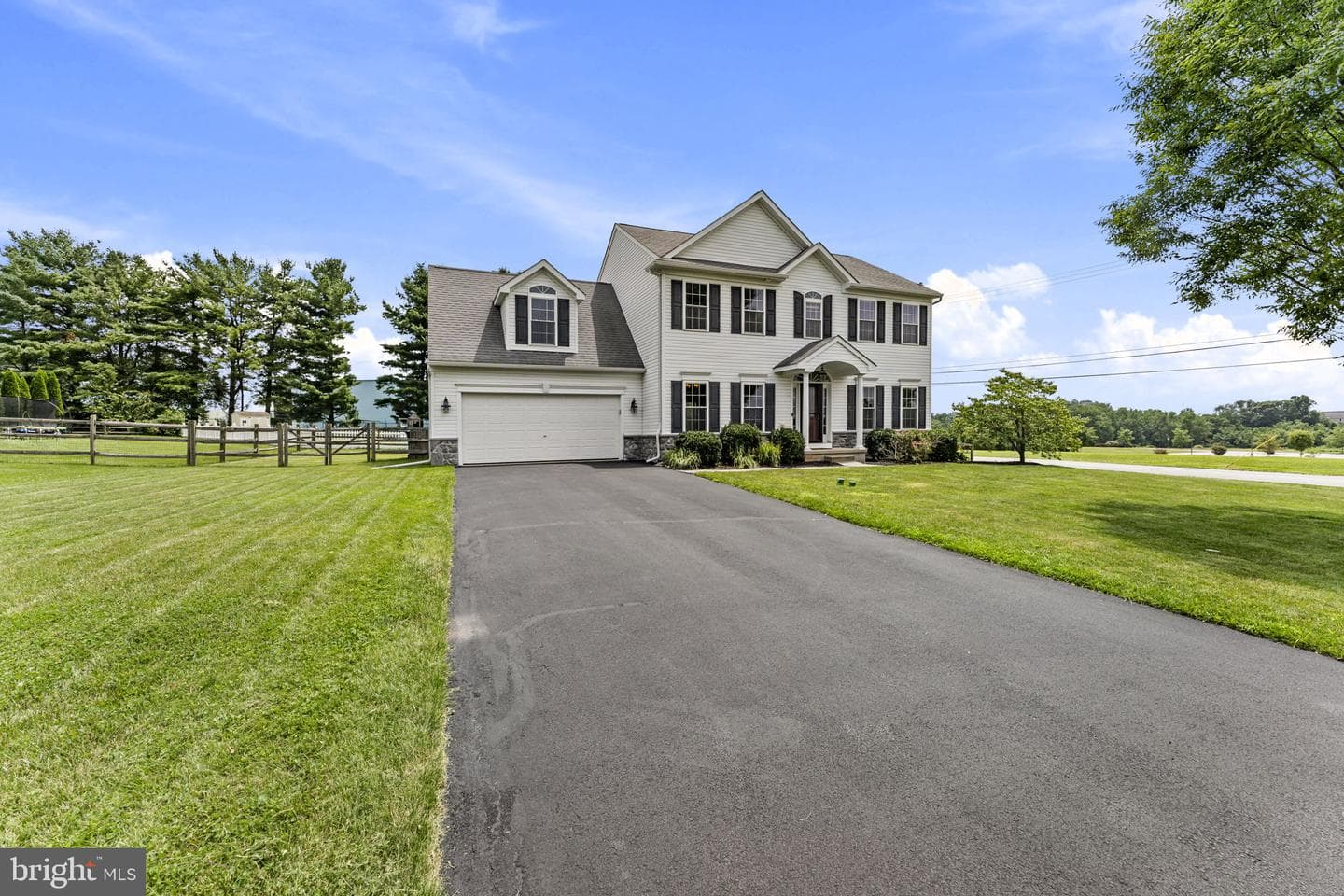 302 Redbud Drive photo 2