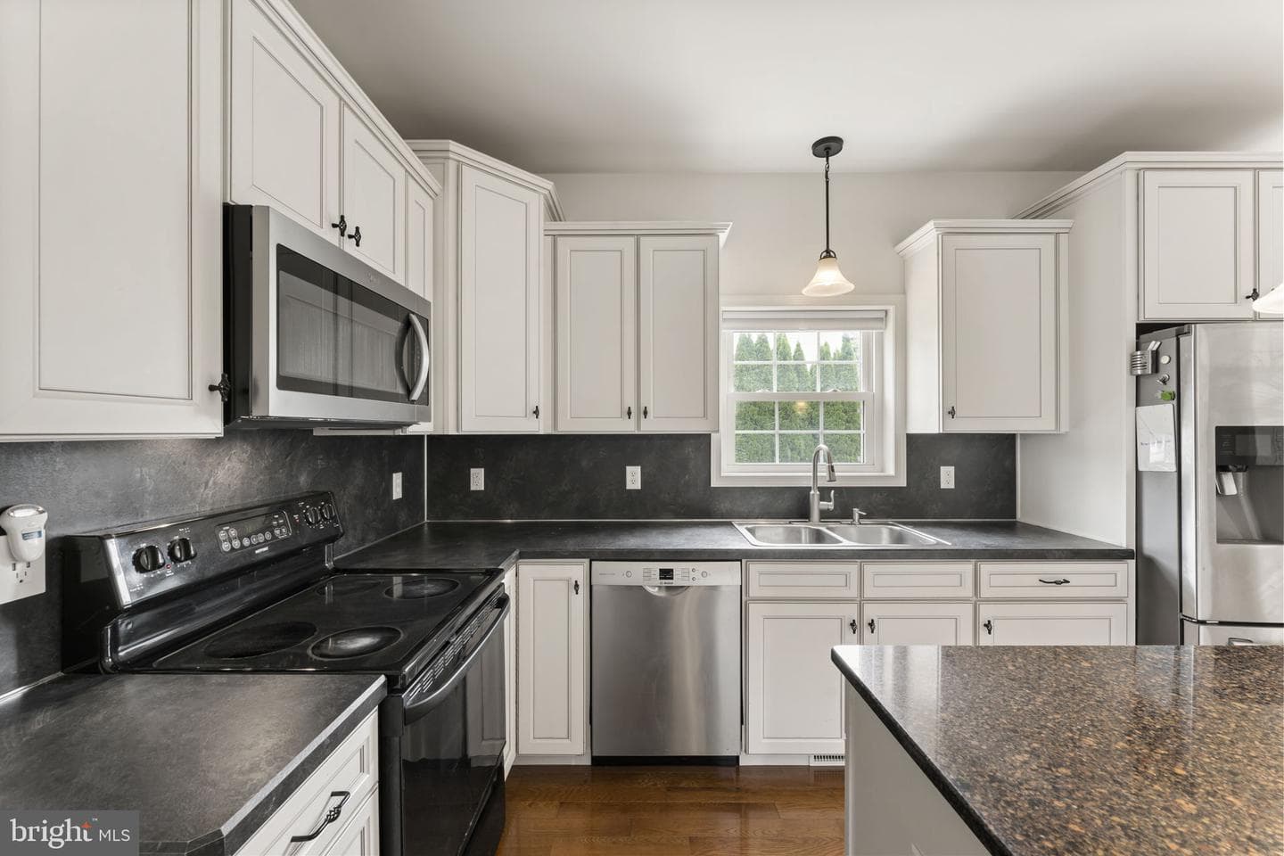 302 Redbud Drive photo 3