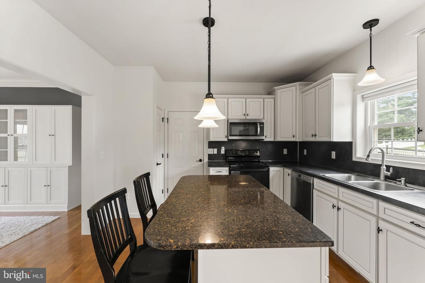 302 Redbud Drive photo 6