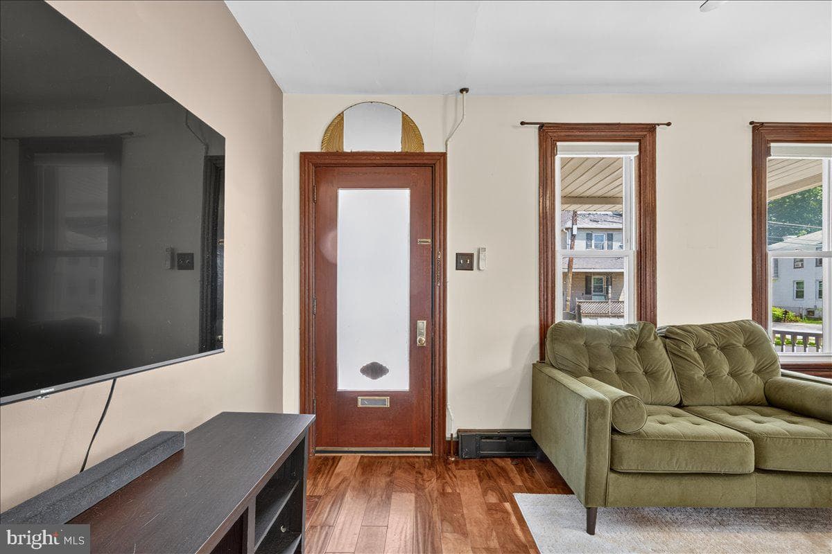 440 Queen Street photo 2
