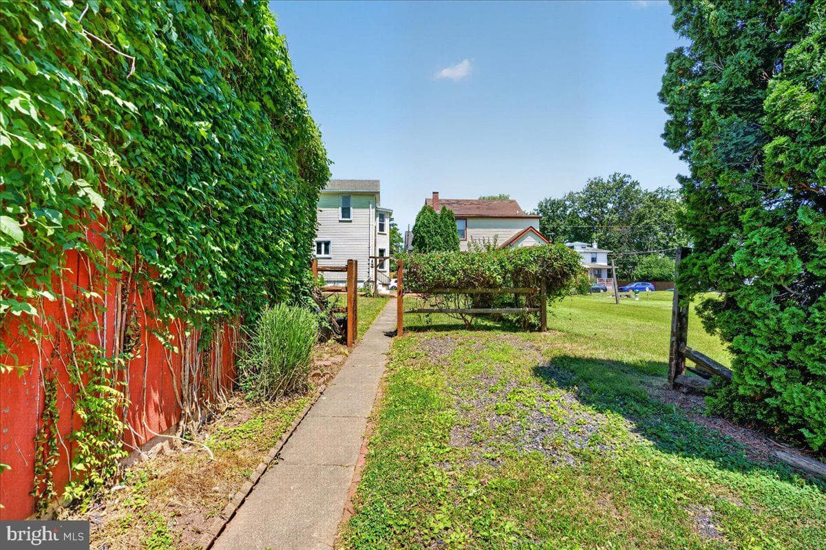 440 Queen Street photo 38
