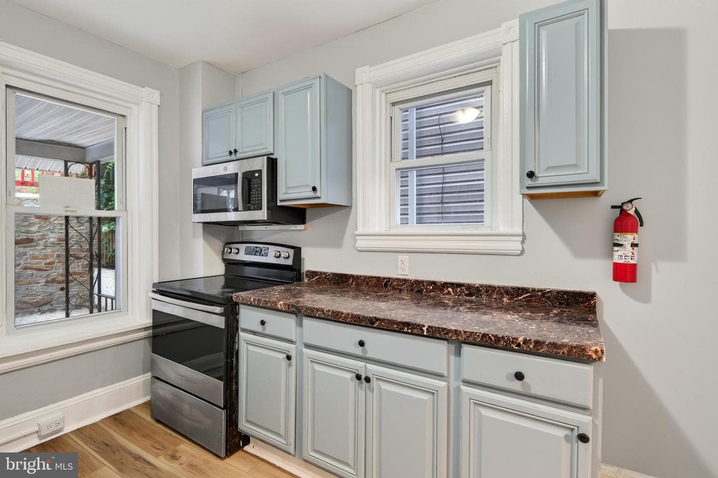 605 Coates Street photo 13