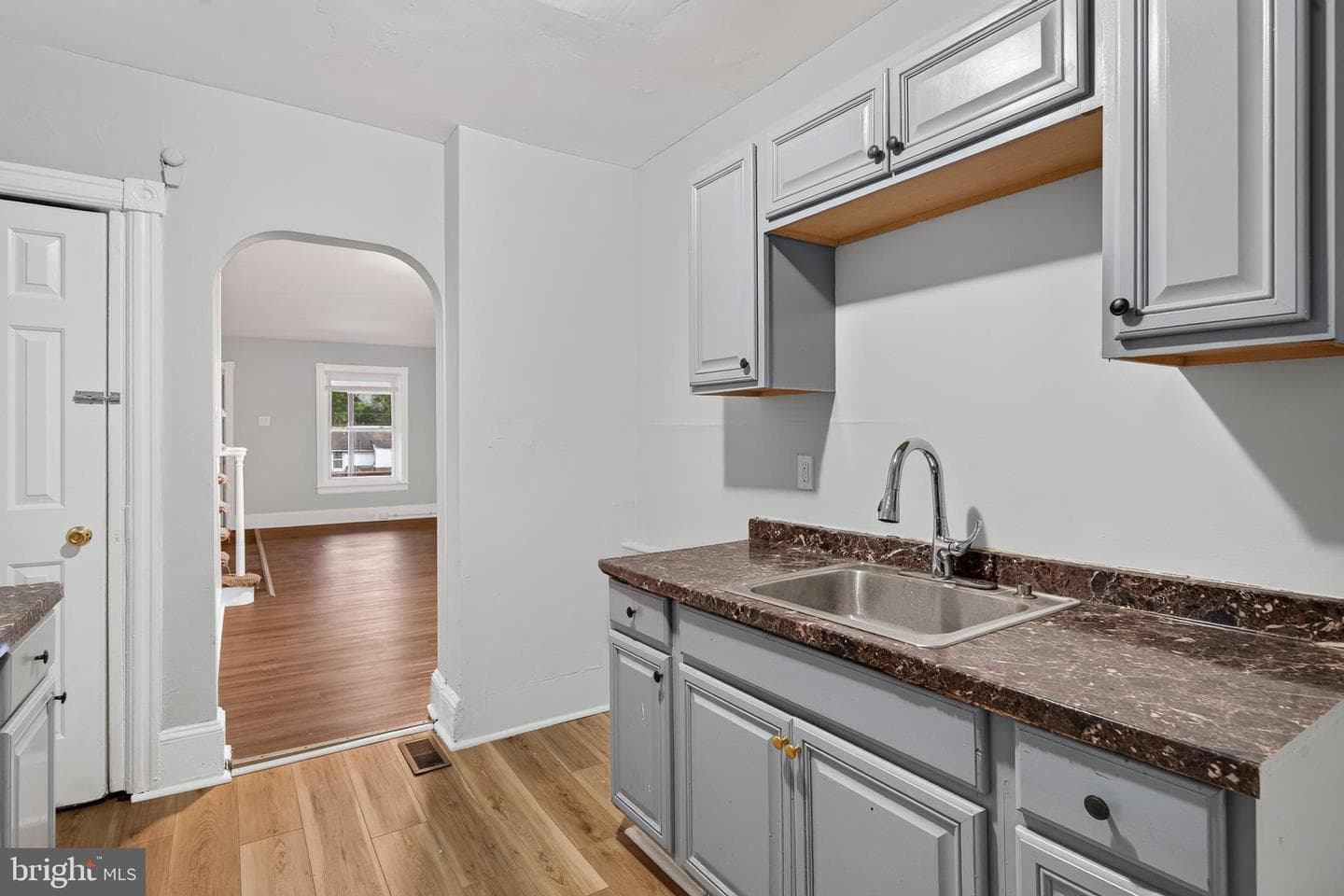 605 Coates Street photo 14