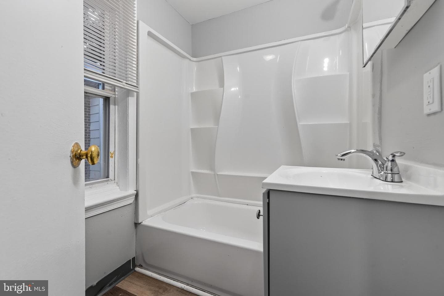 605 Coates Street photo 20