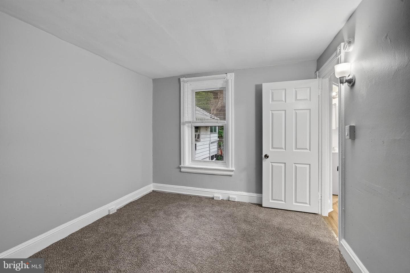 605 Coates Street photo 22
