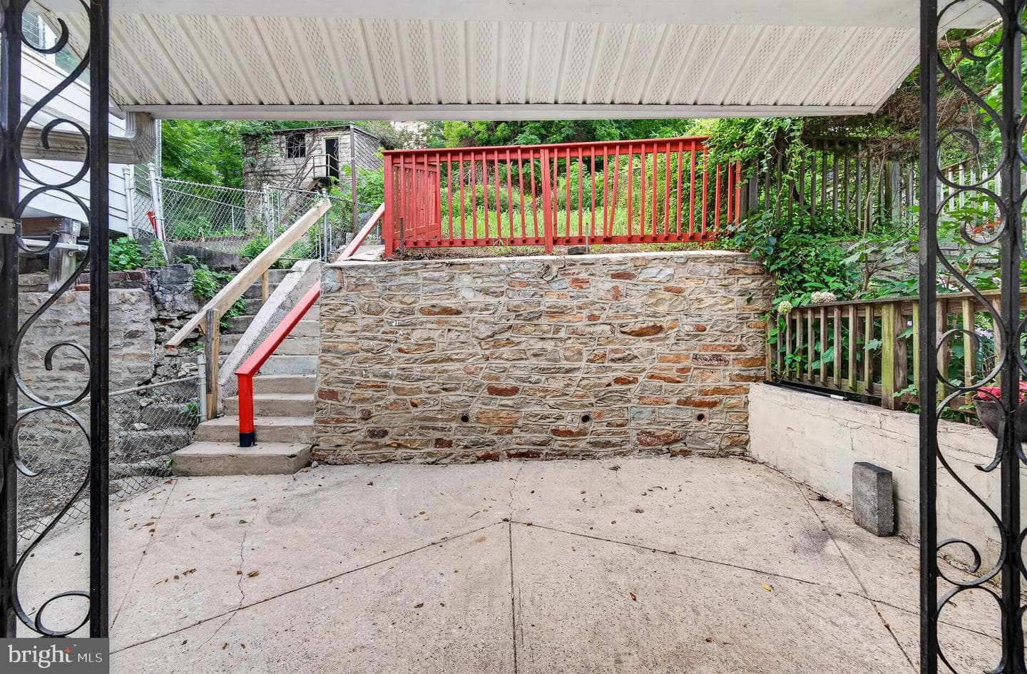 605 Coates Street photo 30