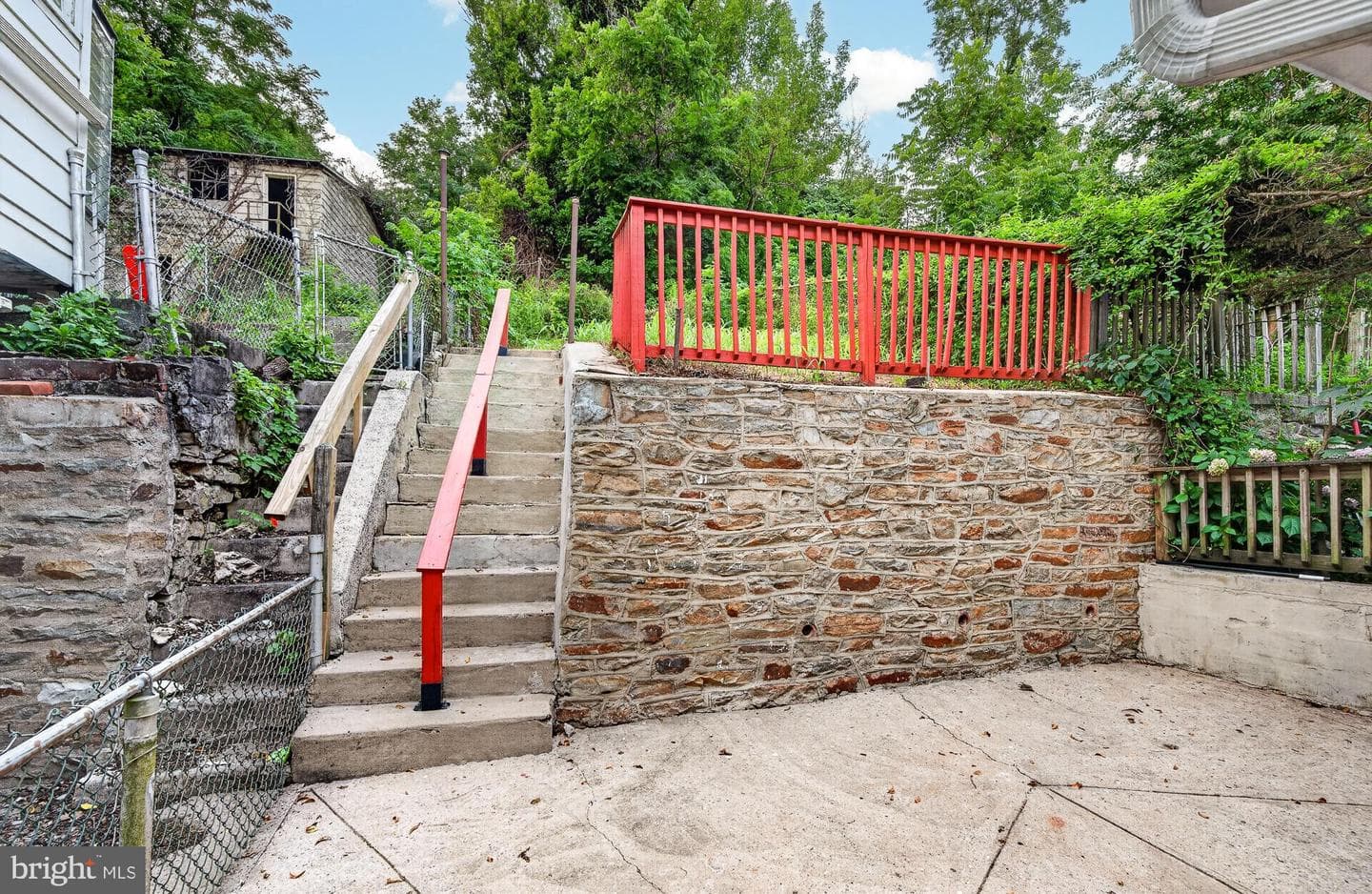 605 Coates Street photo 31