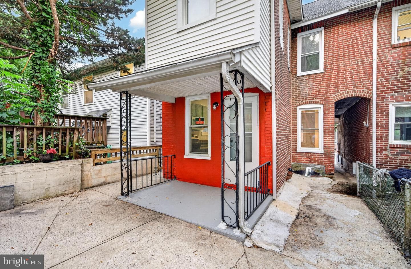 605 Coates Street photo 32