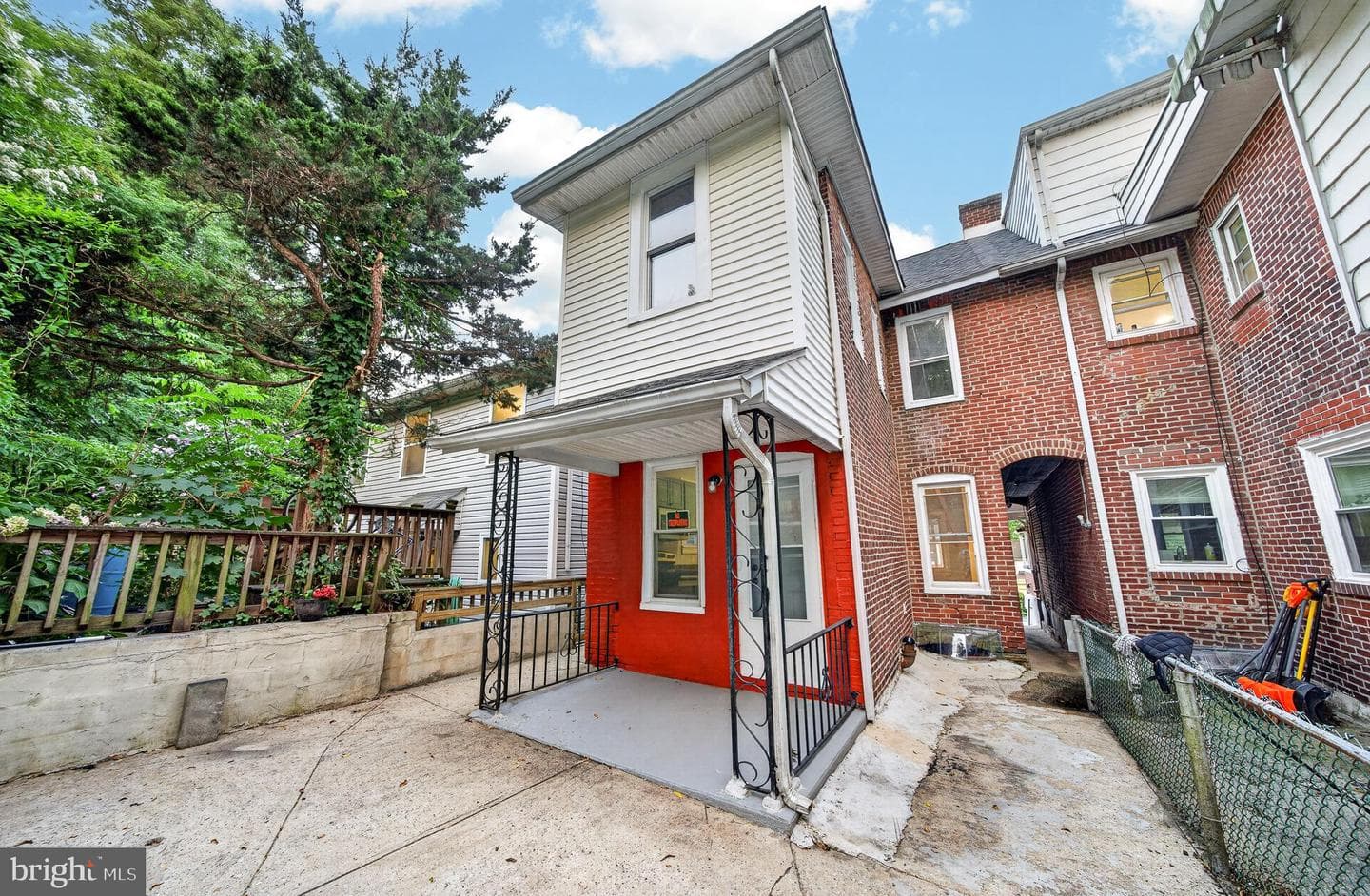 605 Coates Street photo 33
