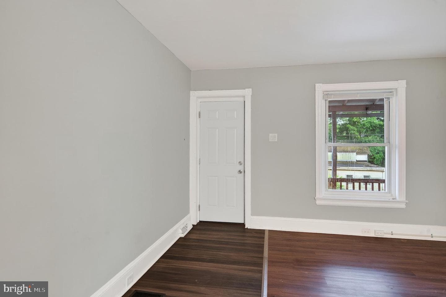605 Coates Street photo 4