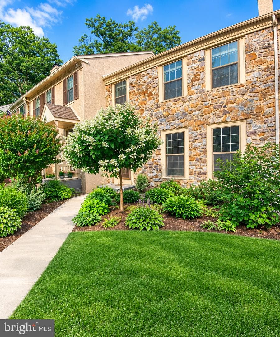 1404 Weatherstone Drive #1404 photo 1