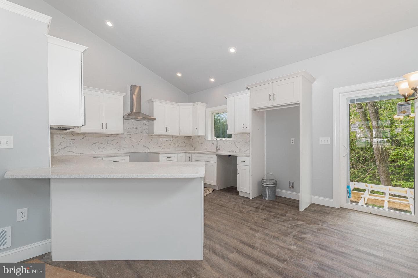 467 Kelker St photo 13