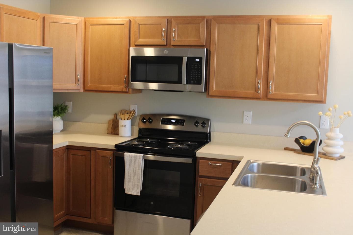 246 Hummel Street photo 11