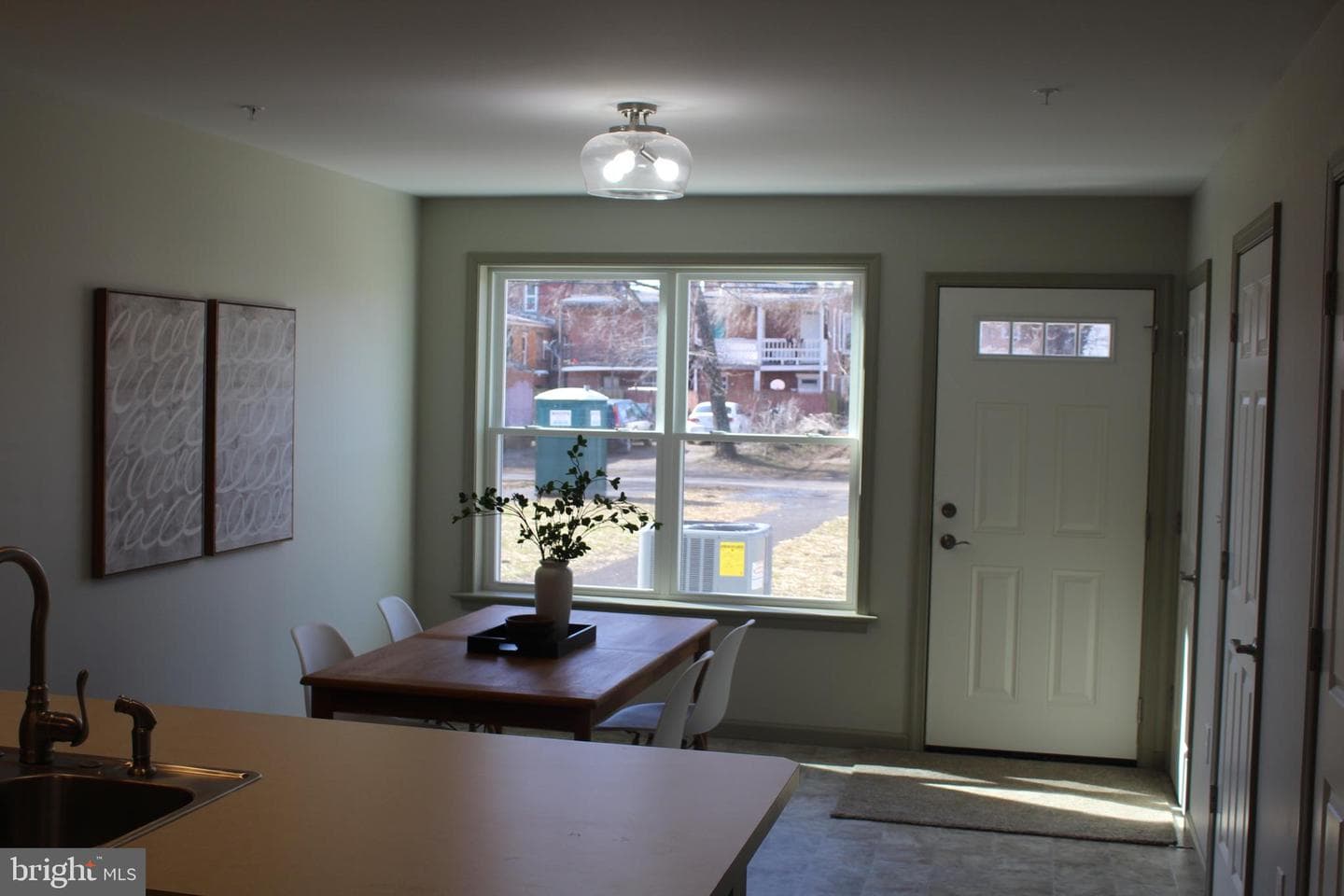 246 Hummel Street photo 9