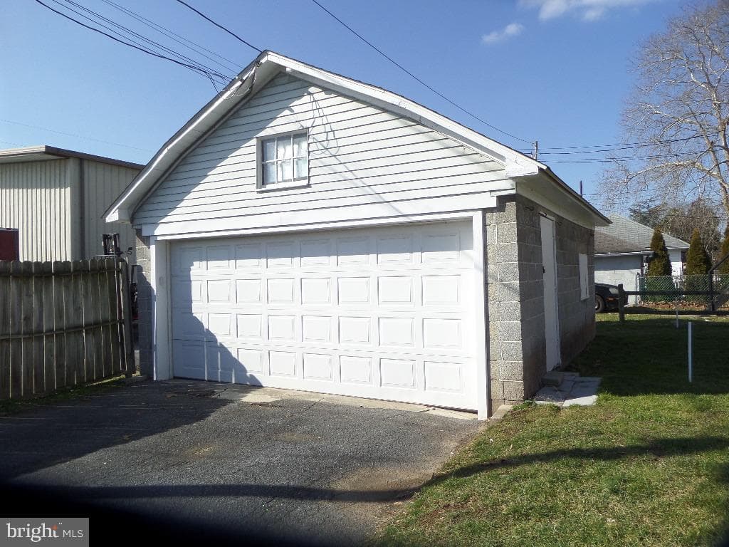 176 E Emaus Street photo 3