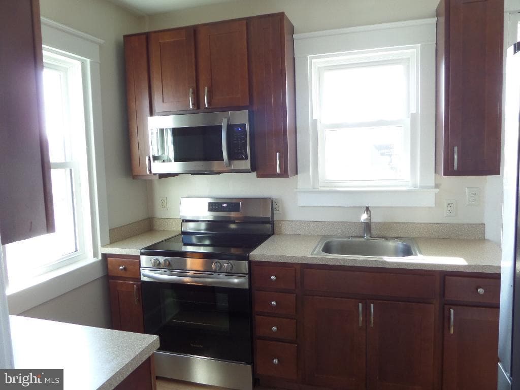 176 E Emaus Street photo 7