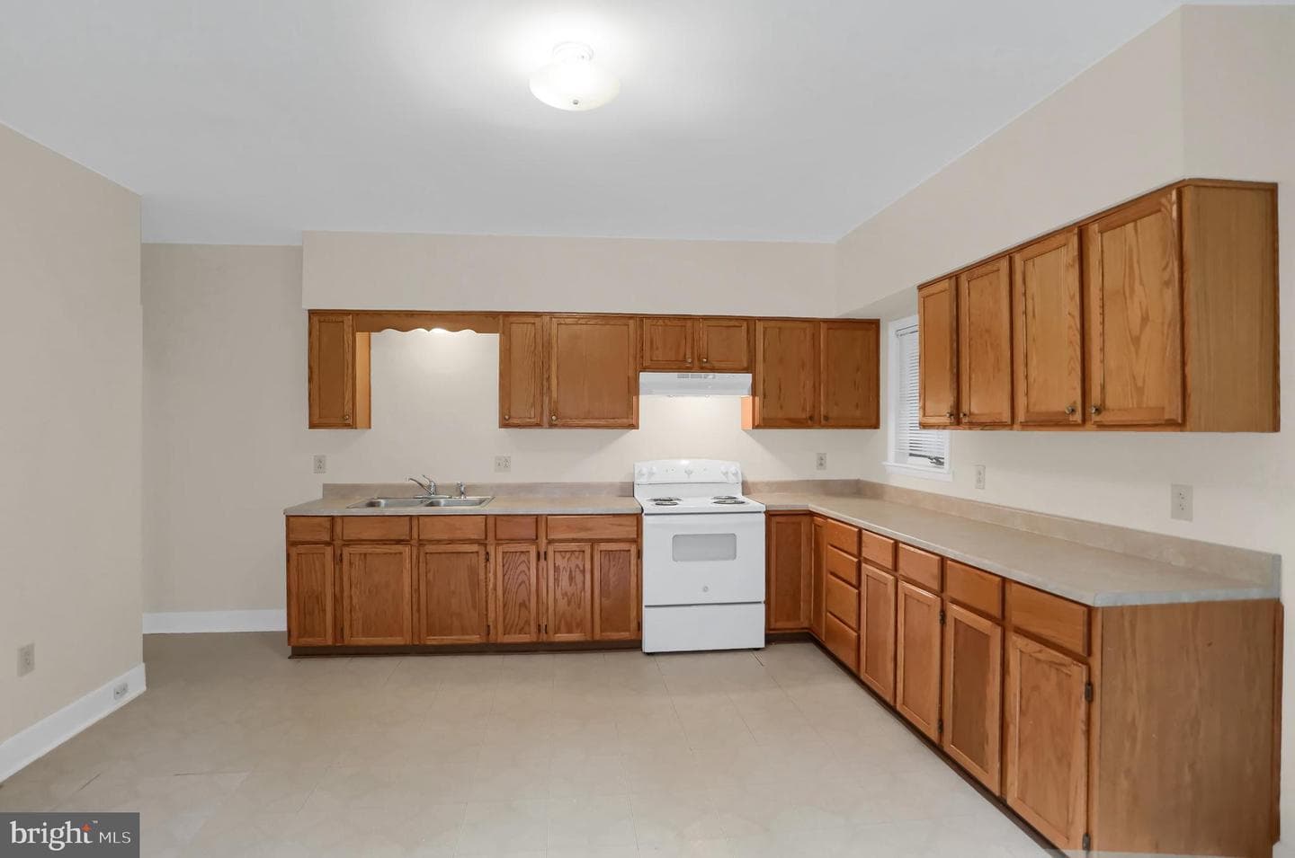 226 Armstrong Street photo 12