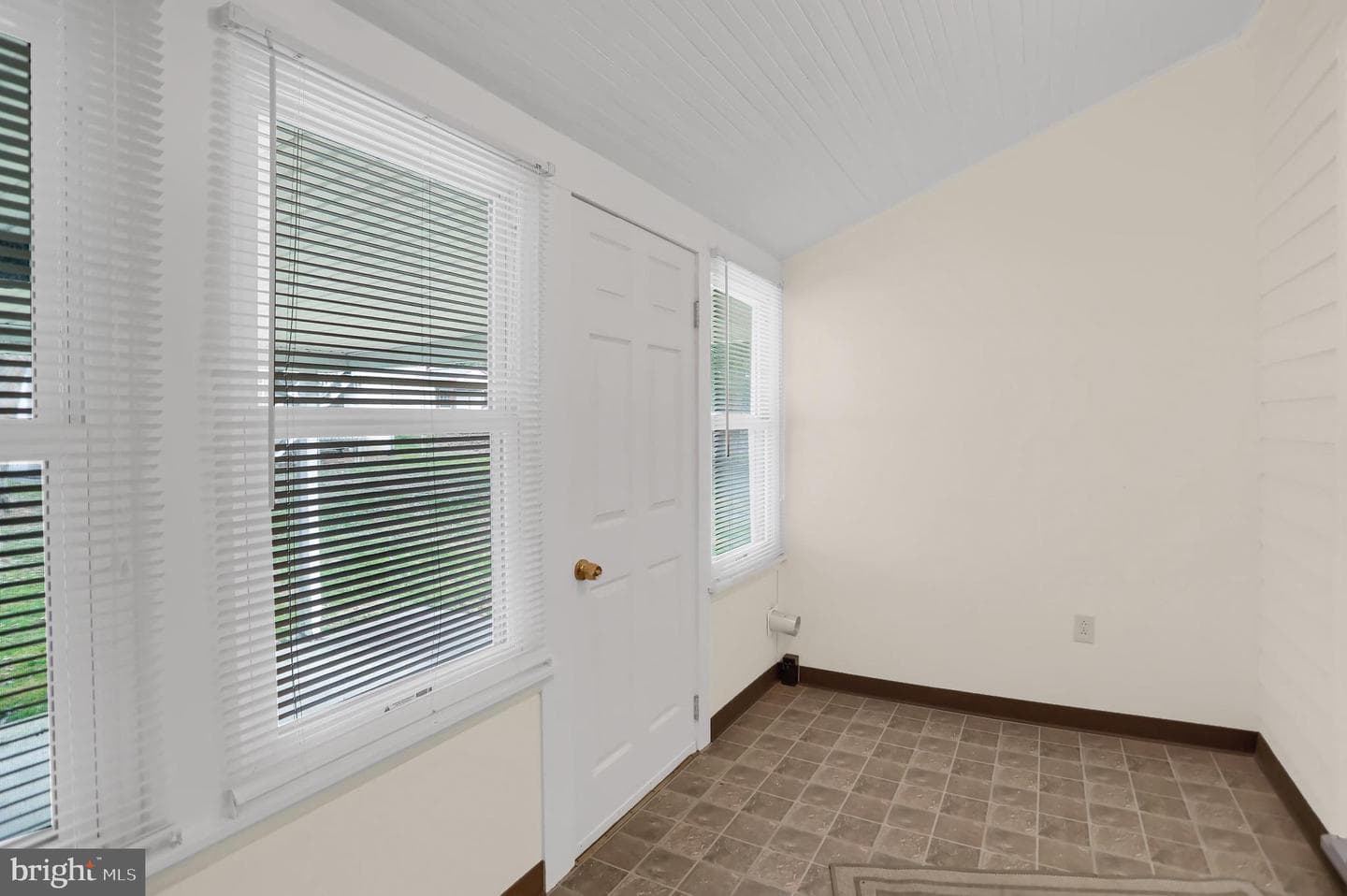 226 Armstrong Street photo 18