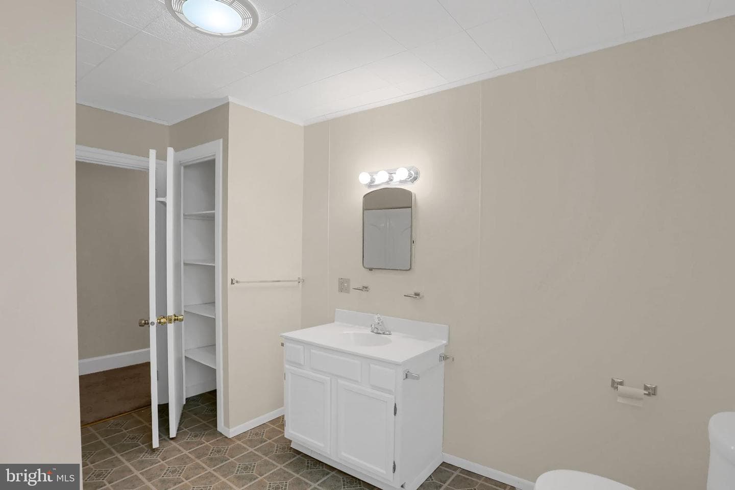 226 Armstrong Street photo 26