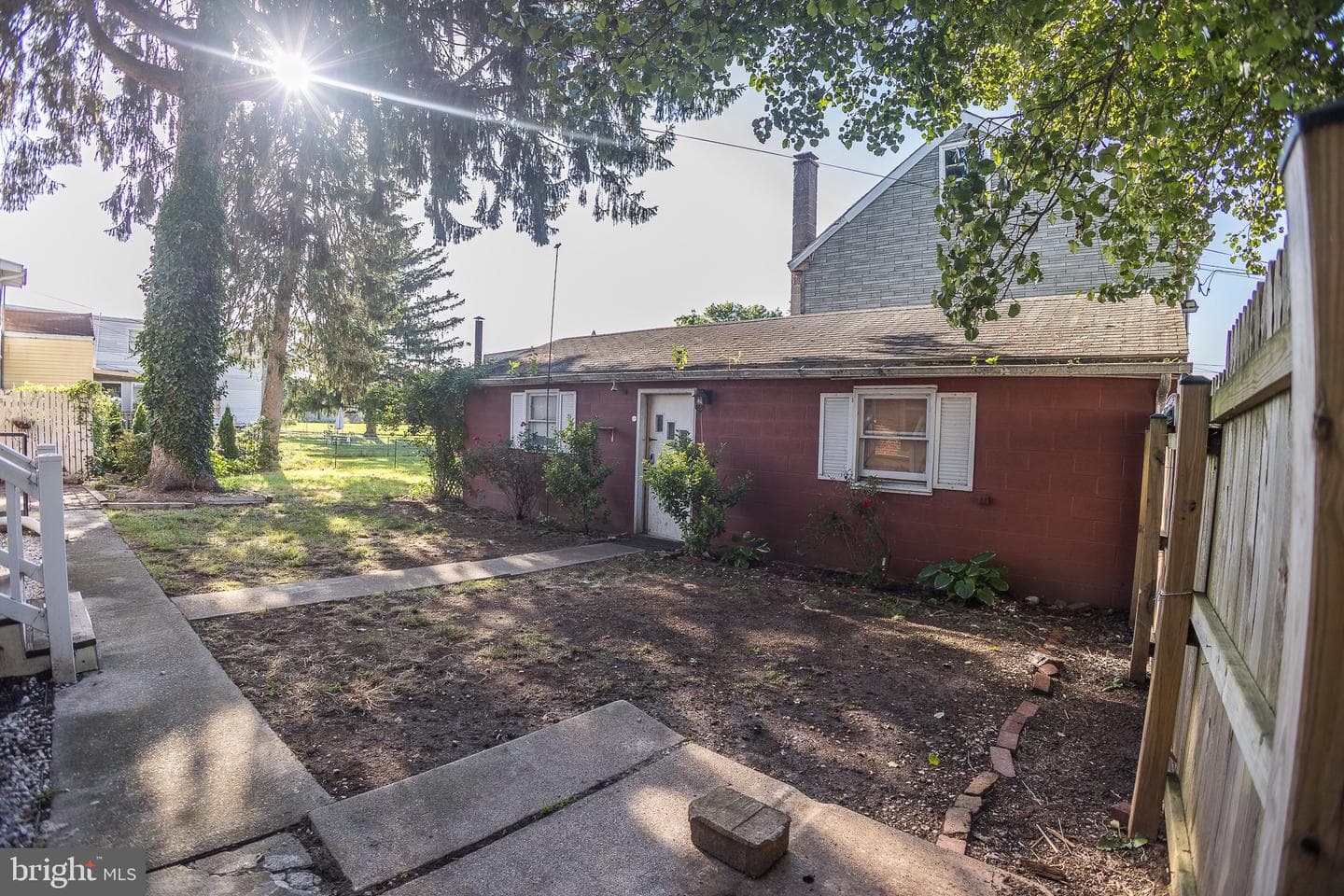 104 E Main Street photo 23