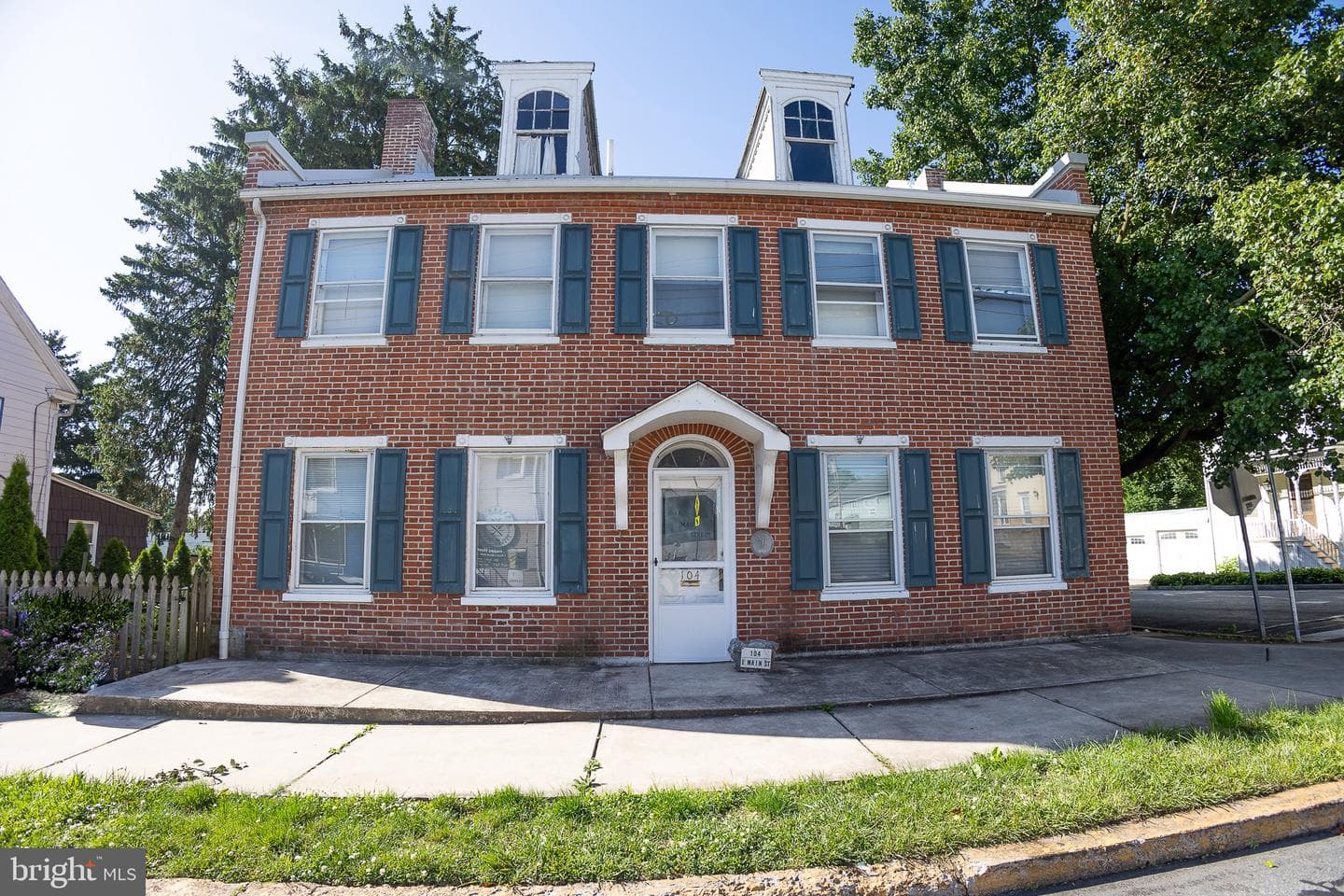 104 E Main Street photo 5