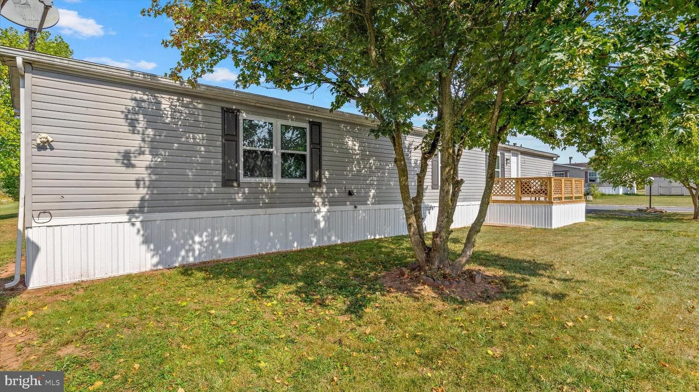 274 Michael Street photo 23